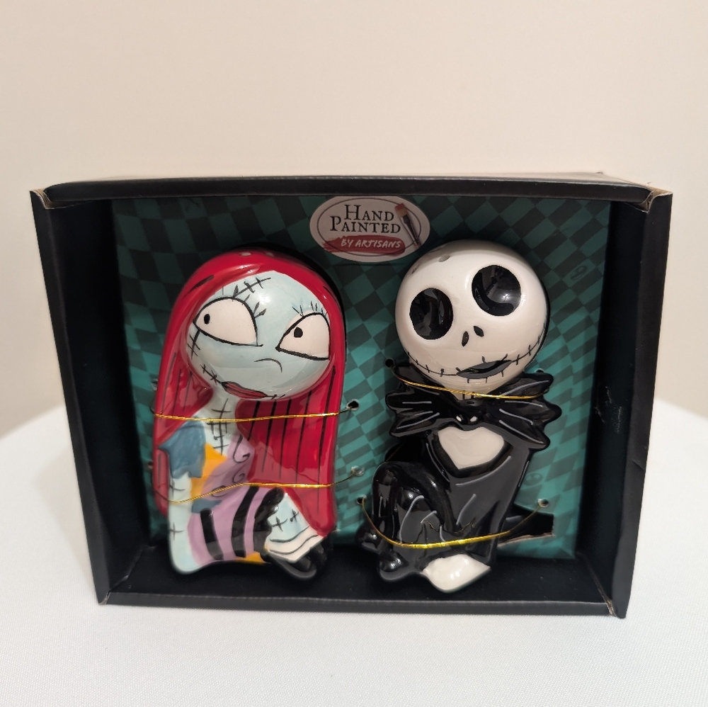 🖤 Tim Burton’s Nightmare Before Christmas Salt & Pepper Shakers 🎃